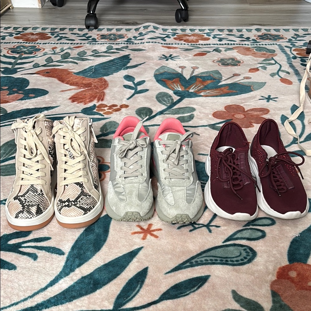 Skechers Athletic Shoes in Gray and Pink